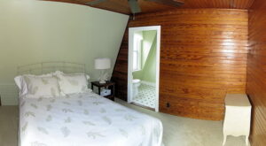The Oak Room -- The Oak Room is on the back corner of the inn and has a limited view of the ocean from a side window. It features a queen bed and private bath.